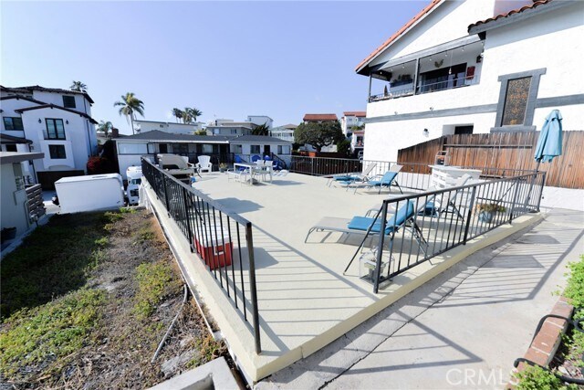 Building Photo - 505 Avenida Victoria