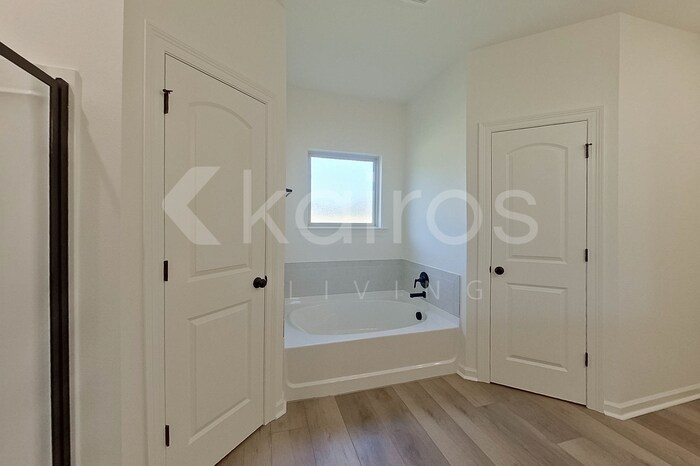 Building Photo - 302 Carencro St