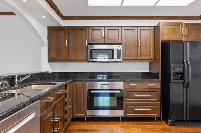 Building Photo - 1000 S Harbour Island Blvd