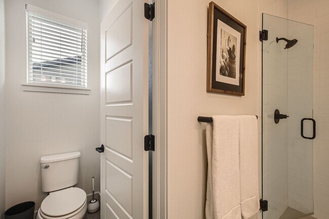 Building Photo - 3 Bedroom, 4 Bath Townhome in Broomfield