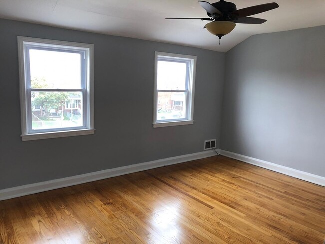 Building Photo - 2 Bedroom, 2 Bath Brick Front Townhome wit...