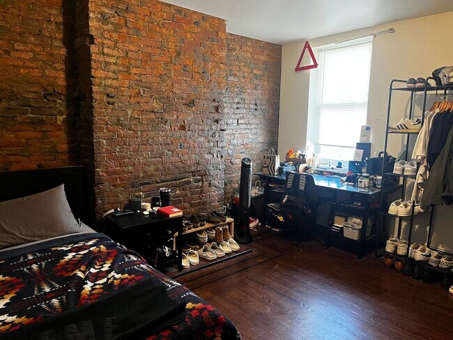 Building Photo - 2128 E Carson St