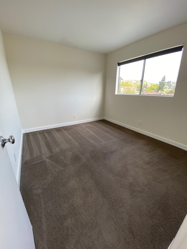 Bedroom East - 3019 Chaucer St