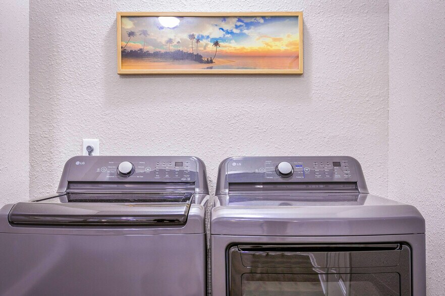 Building Photo - 7530 Bloxham Ave