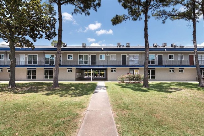 Building Photo - 9406 Redford Ave