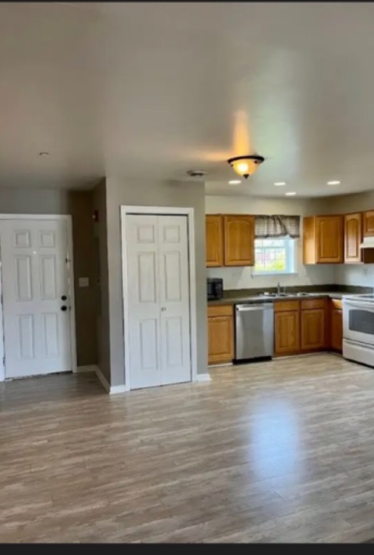 Building Photo - 75 S Maiden St