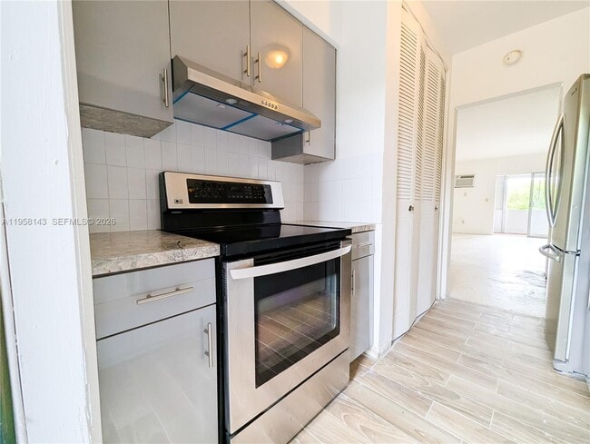 Building Photo - 1590 NE 127th St