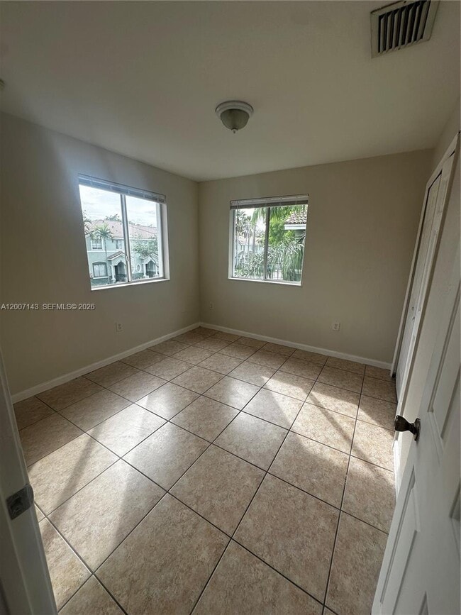 Building Photo - 2912 SE 15th Rd