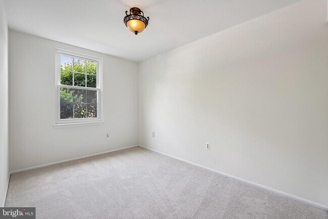 Building Photo - 7735 Inversham Dr