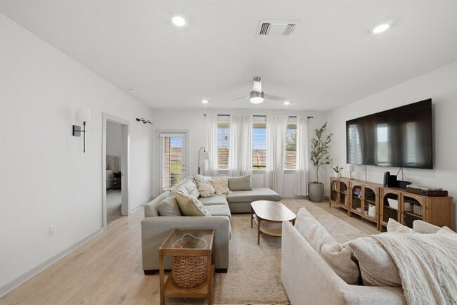 Building Photo - 3608 Overlord Ln