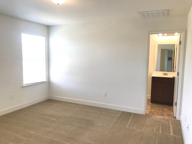 Building Photo - Now Available – 4 Bedroom Home with Loft i...
