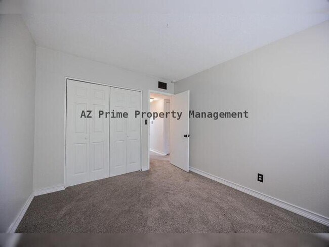 Building Photo - 225 N Standage