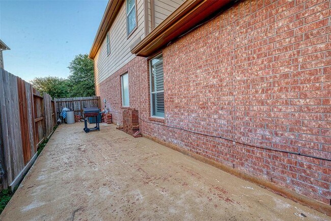 Building Photo - 1419 Kyle Hill Ln