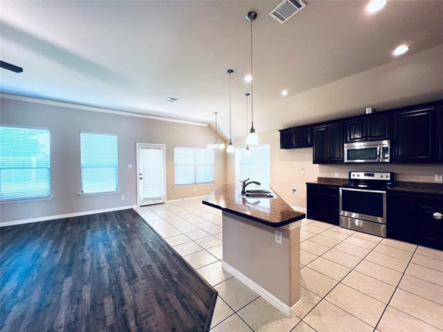 Building Photo - 217 Creekwood Dr