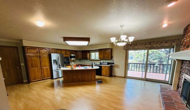 Building Photo - Beautiful 5 bed/3 Bath Home in Heights