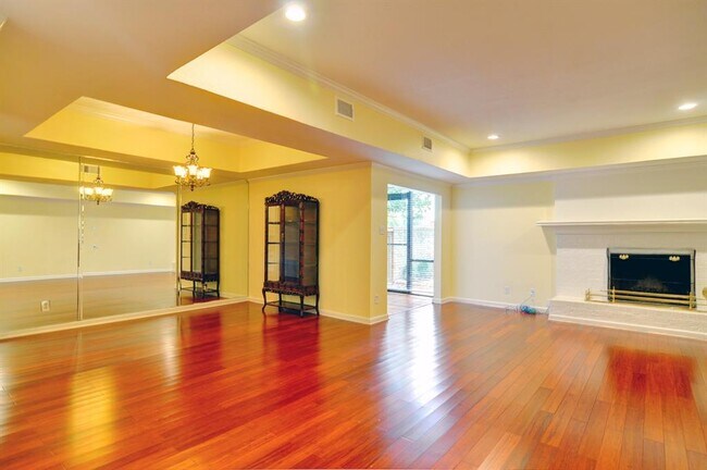 Building Photo - 3024 Hulen Ct