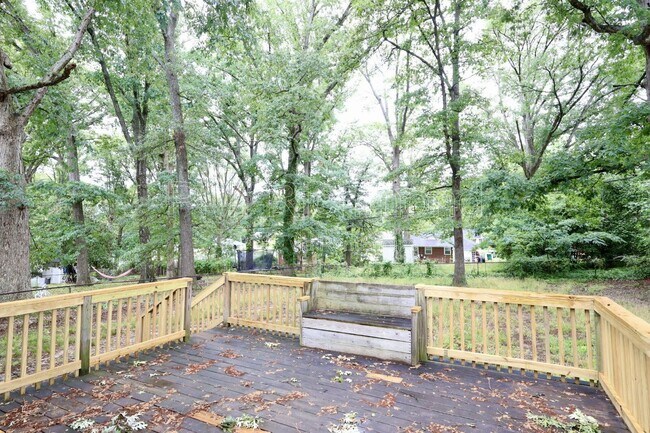 Building Photo - 3006 Manor Dr