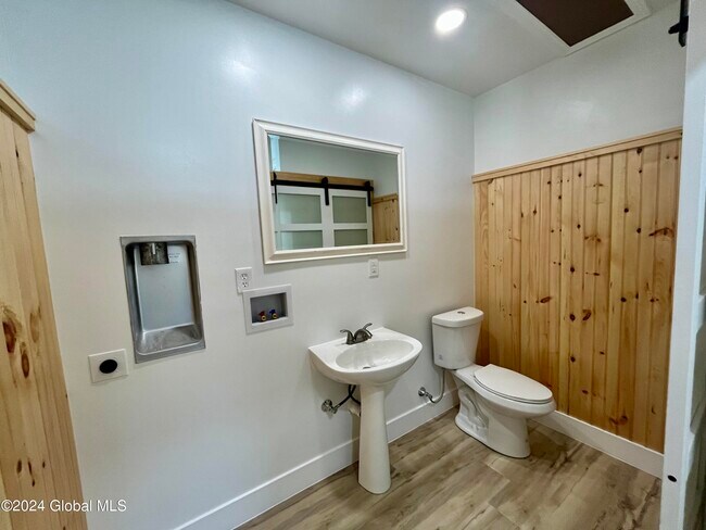 Building Photo - 53 N Park St