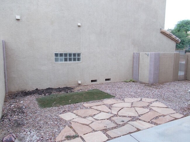 Building Photo - Bright & Spacious 2-Story Home – Move-In R...