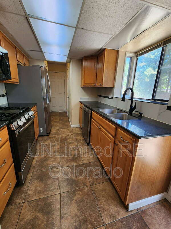 Building Photo - 10833 W Patterson Pl