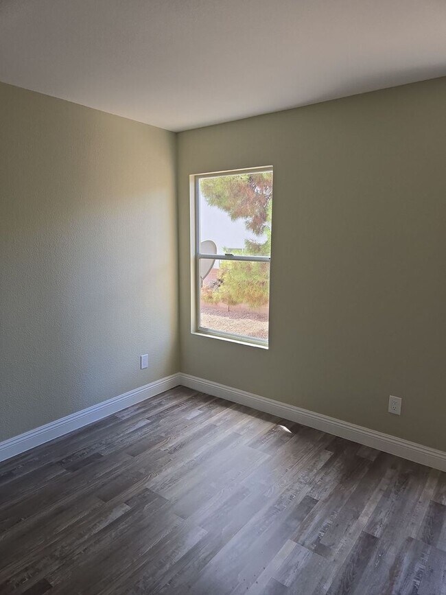 Building Photo - A Fabulous 4 Bedroom Home in Peccole Ranch