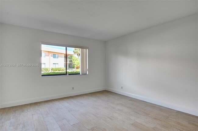 Building Photo - 231 Lakeview Dr