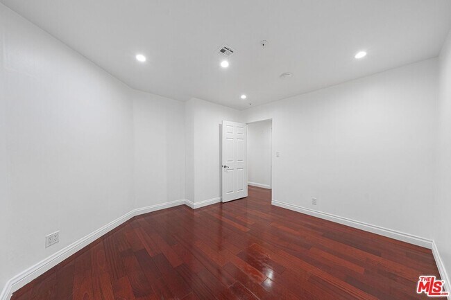 Building Photo - 235 S Gale Dr