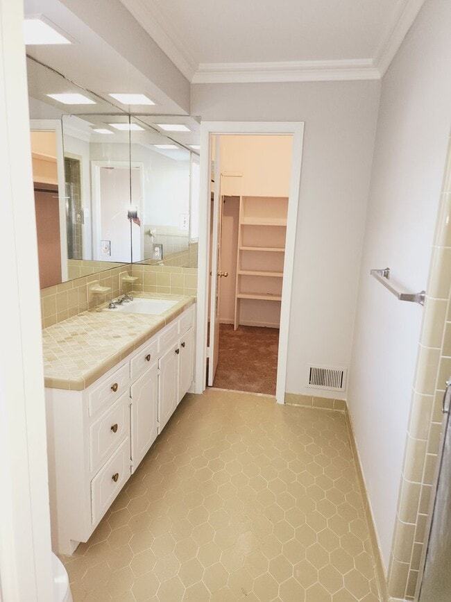 Building Photo - Vestavia Living: 4 Bed, 2.5 Bath Rental on Catala Rd