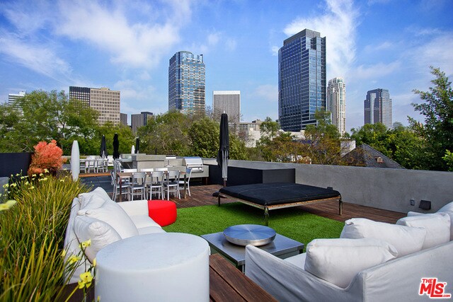 Building Photo - 1849 Fox Hills Dr