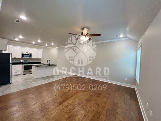 Building Photo - 591 Bradford Dr