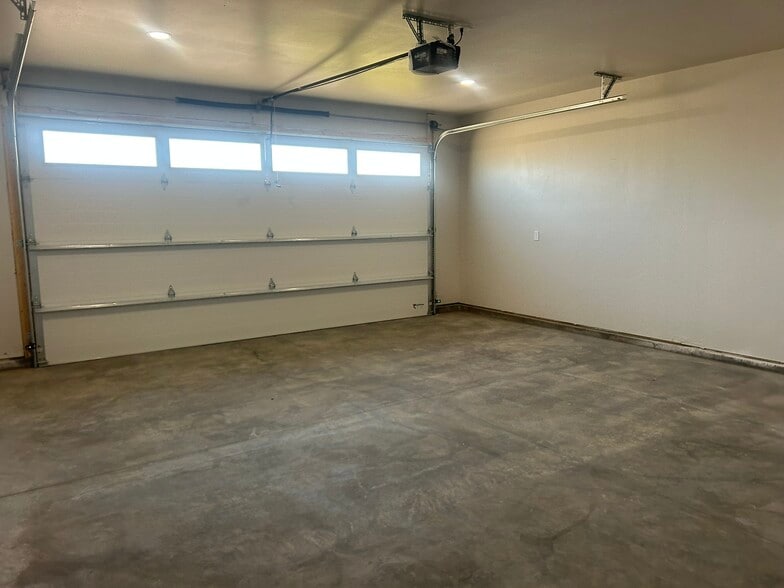 Building Photo - 3325 35th St W