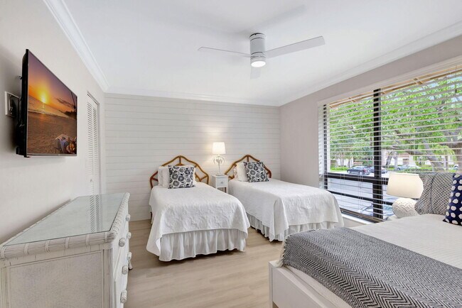 Building Photo - 438 Brackenwood Ln S