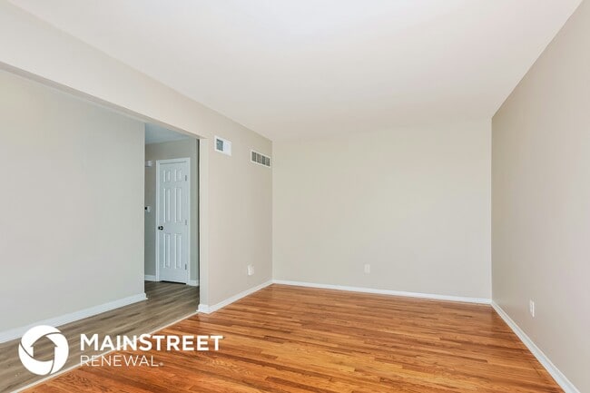 Building Photo - 6867 Thurston Ave