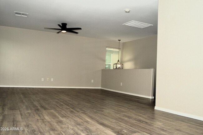 Building Photo - 964 S Almira Ave