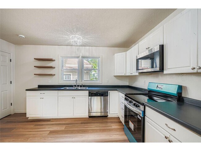 Building Photo - 610 Fairview Ave N