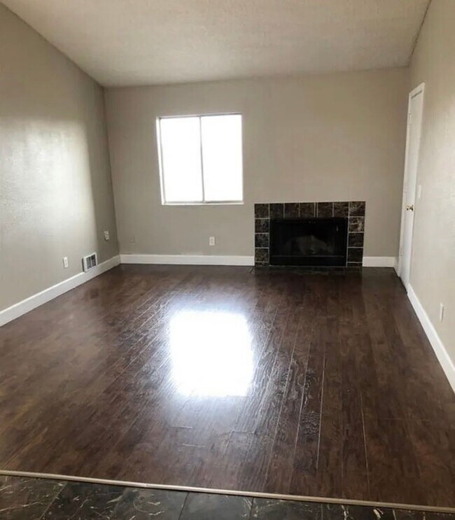 Building Photo - 2100 Highview Ct