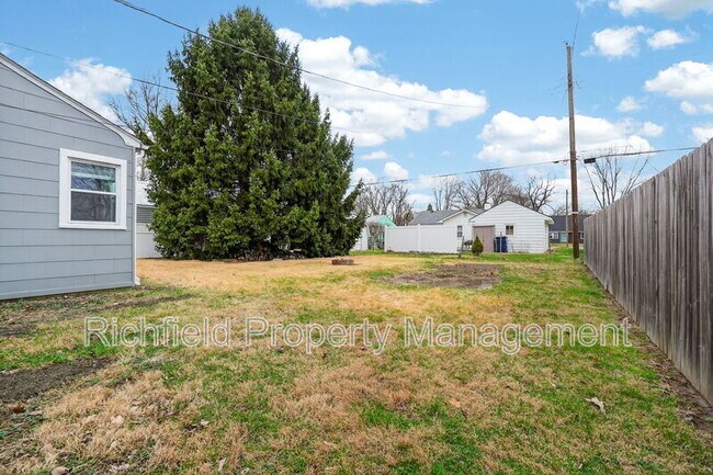 Building Photo - 1260 Lincoln Dr