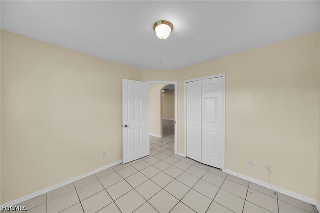 Building Photo - 3738 Santa Barbara Blvd
