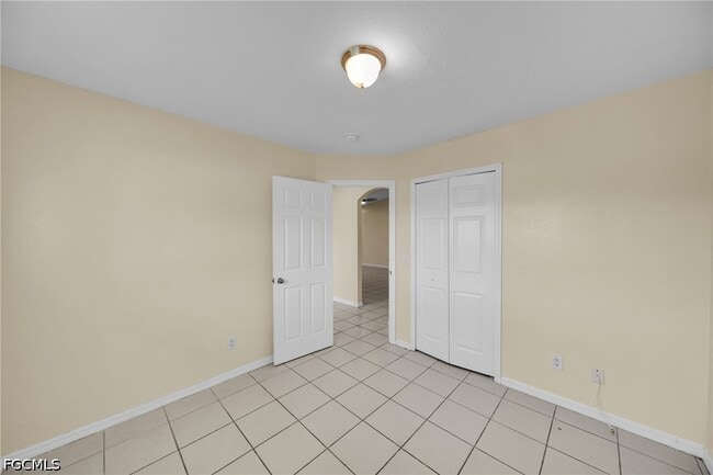 Building Photo - 3738 Santa Barbara Blvd S