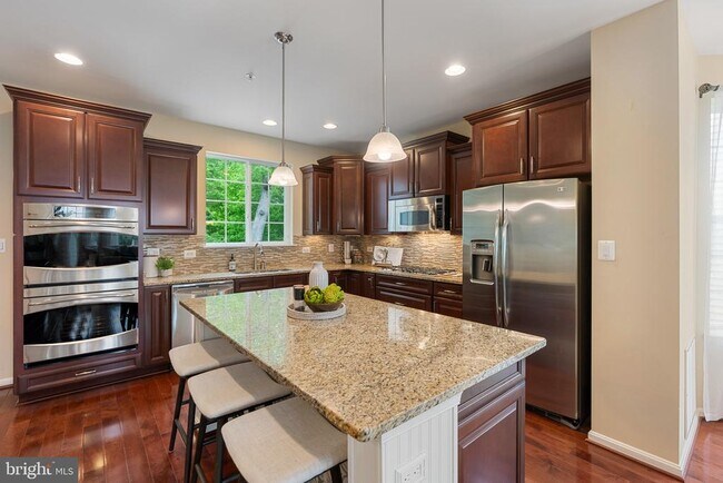Building Photo - 232 Mohegan Dr