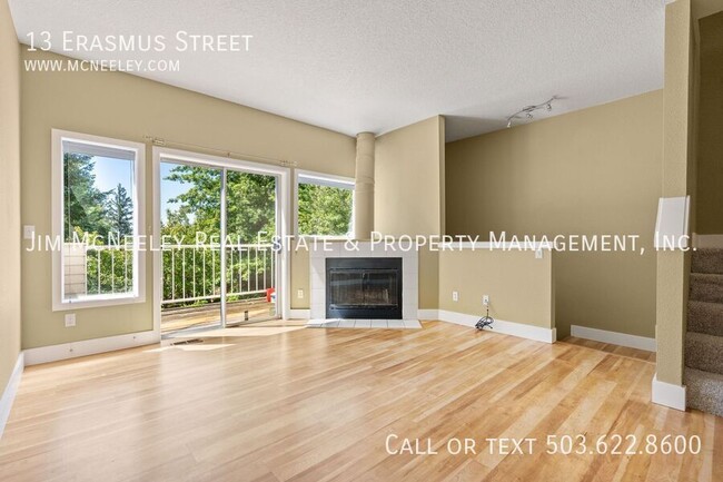 Building Photo - CHARMING LAKE OSWEGO TOWNHOME 2BR NEWLY UP...