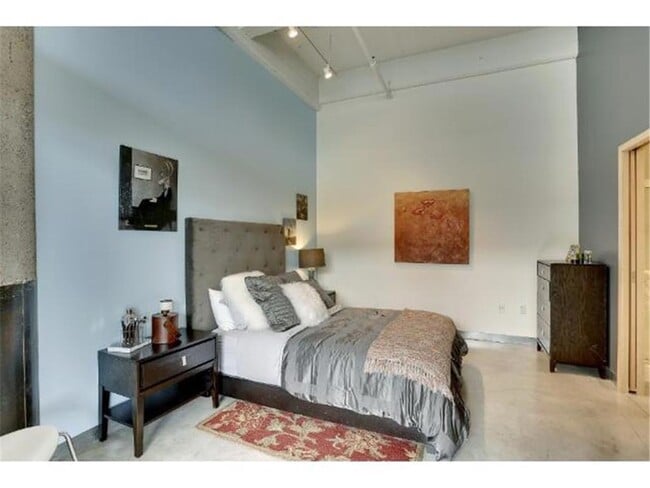 Building Photo - 700 N Washington Ave