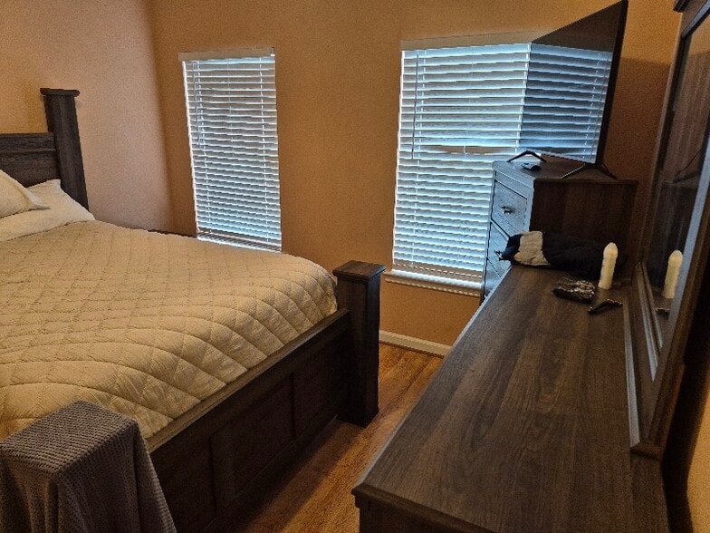 Building Photo - 152 S Foster Dr