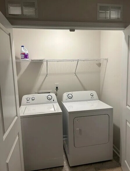 Building Photo - Room in Townhome on Murray Br Dr