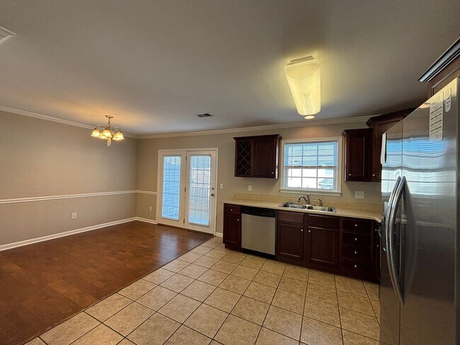 Building Photo - BEAUTIFUL 2 bed/2.5 bath condo in Jonesbor...