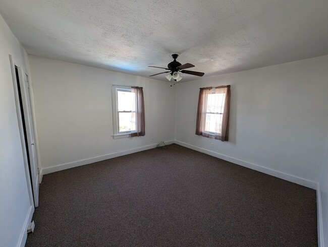 Building Photo - Carnegie - 3 BR + 1 Bath Single Family Hou...