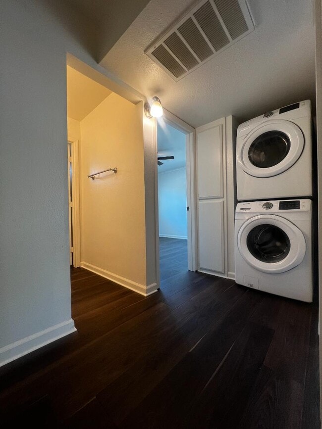 Building Photo - 2515 Merrychase Dr