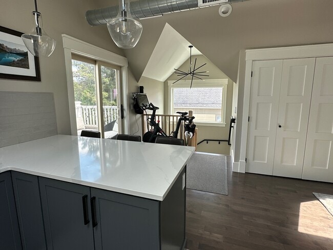 Building Photo - 20 Somerset St