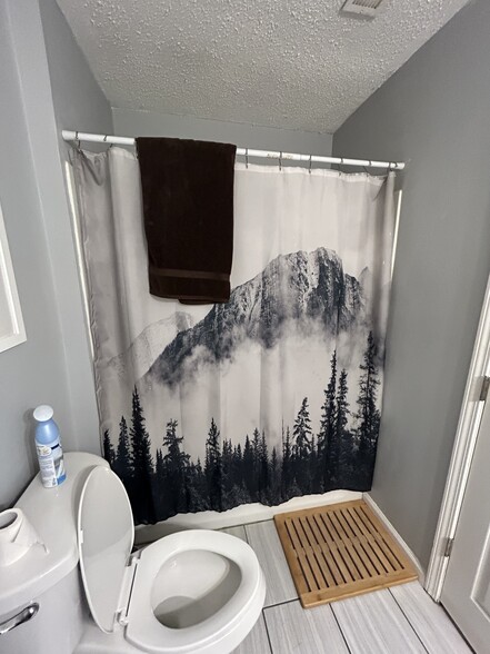 Bathroom - 2604 S Compton Ave
