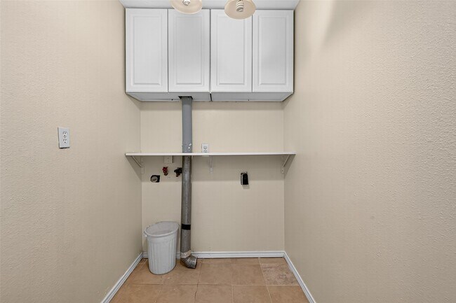 Building Photo - 1111 Choate Cir
